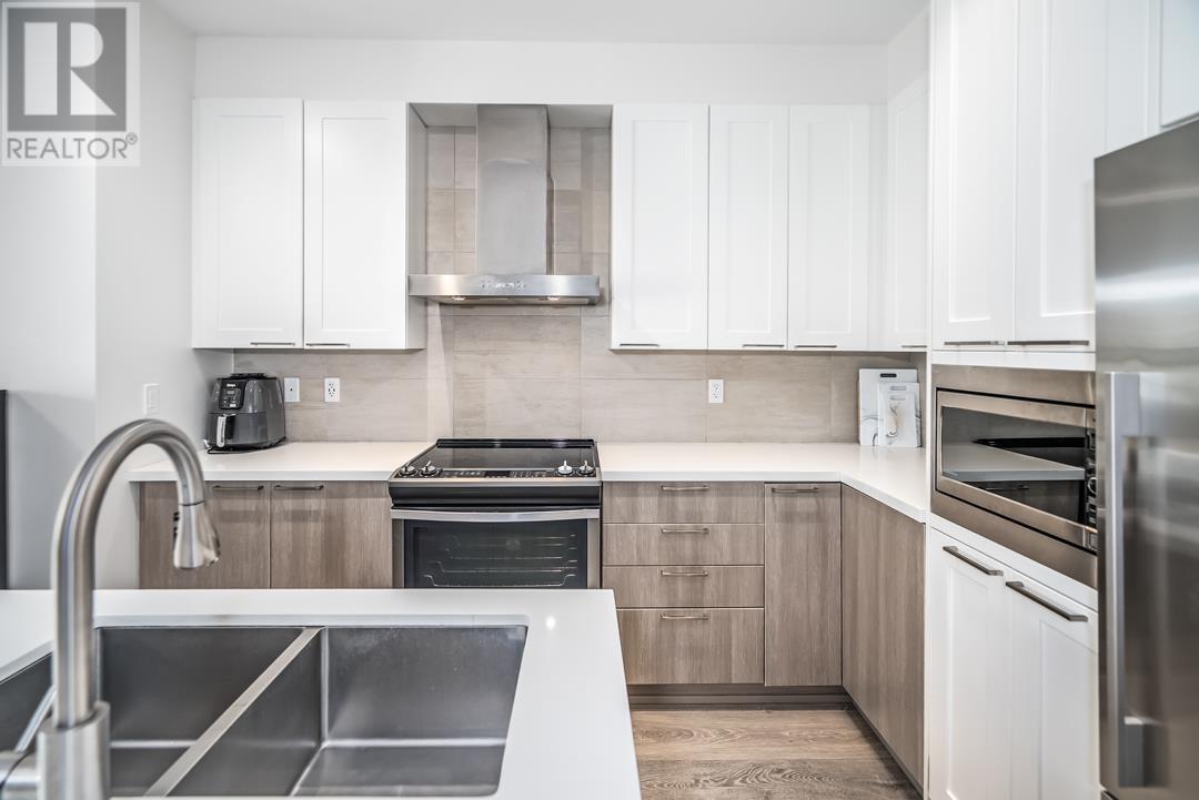 303 611 REGAN AVENUE, Coquitlam