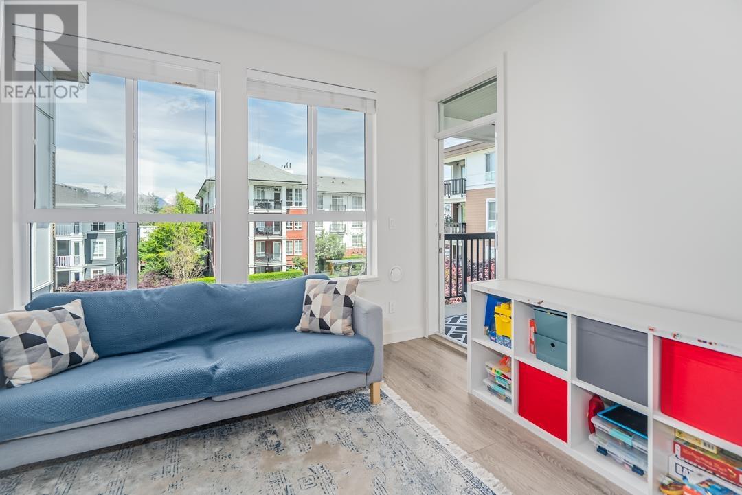 303 611 REGAN AVENUE, Coquitlam
