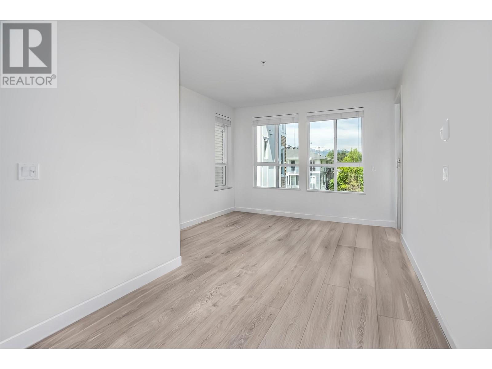 303 611 REGAN AVENUE, Coquitlam