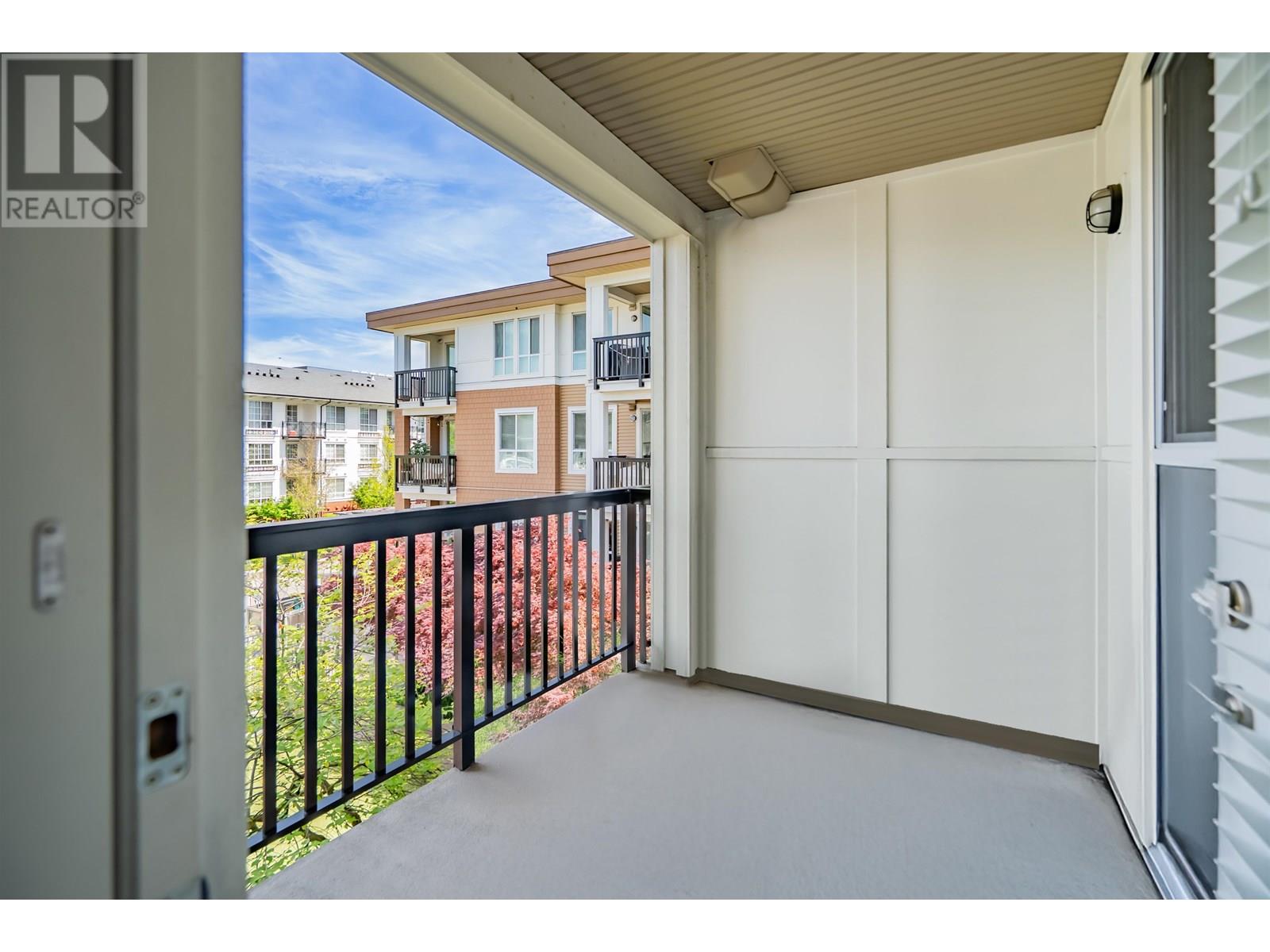 303 611 REGAN AVENUE, Coquitlam