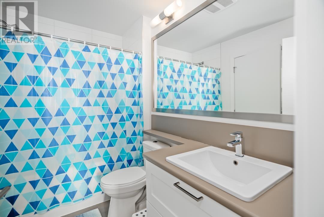 303 611 REGAN AVENUE, Coquitlam