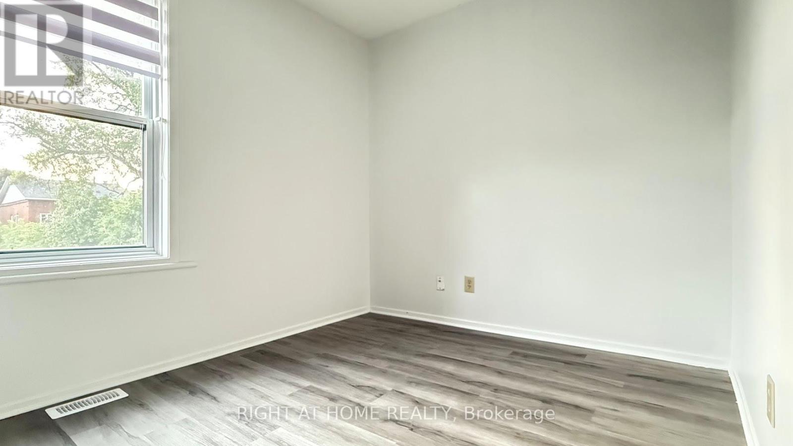 Photo 23 of 109 Sweetland Avenue, Ottawa ON