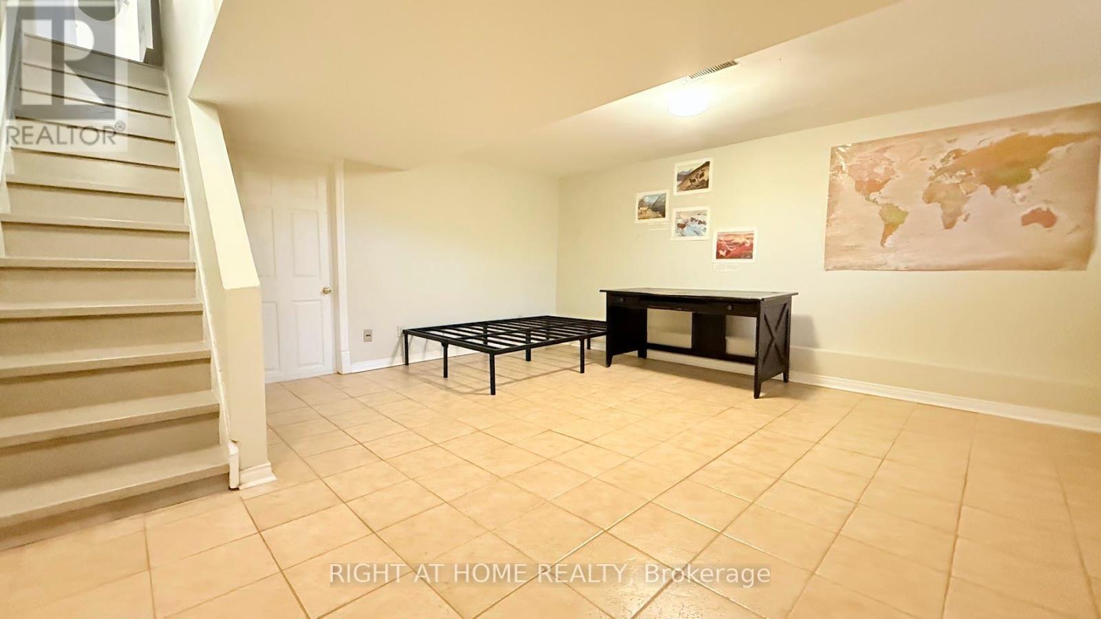 Photo 14 of 109 Sweetland Avenue, Ottawa ON