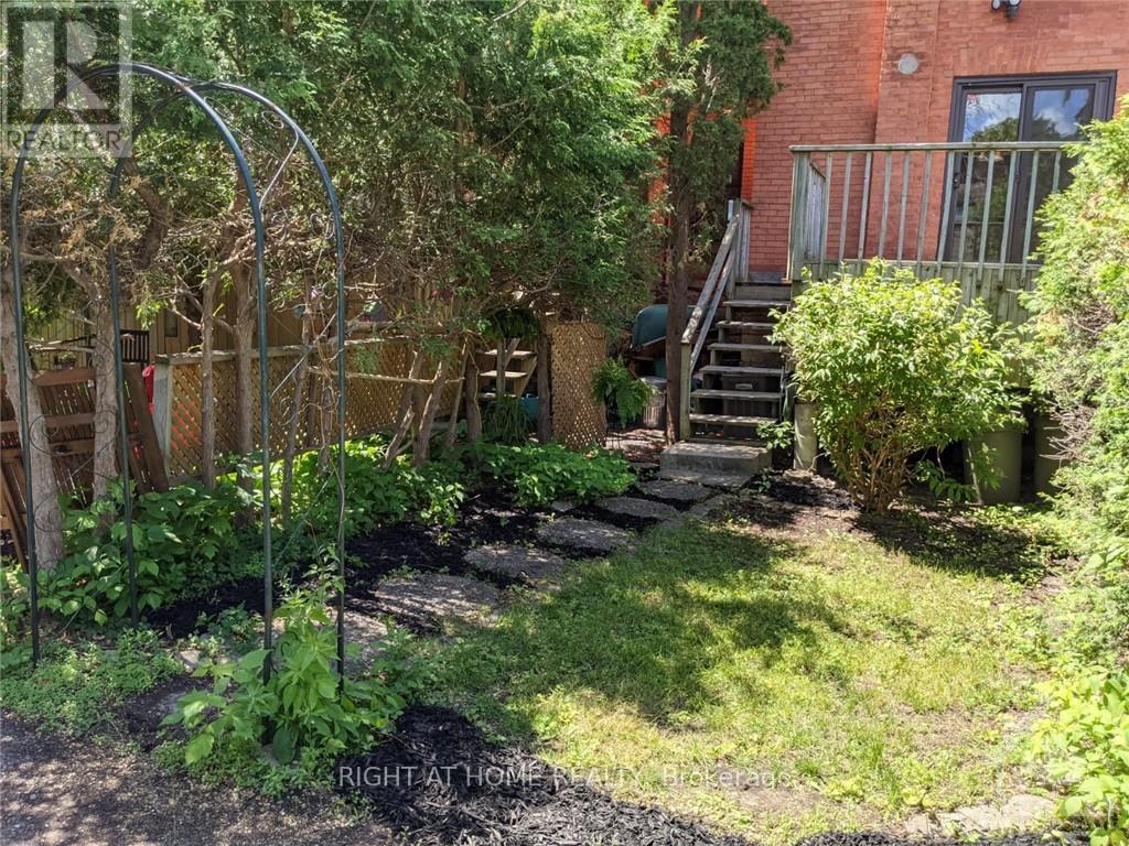 Photo 10 of 109 Sweetland Avenue, Ottawa ON