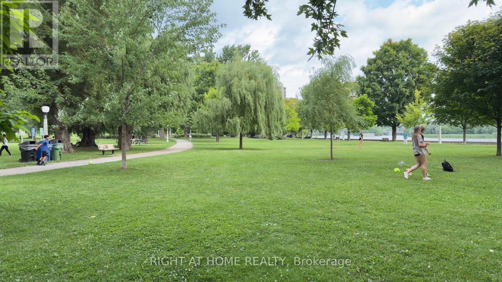 Photo 19 of 109 Sweetland Avenue, Ottawa ON