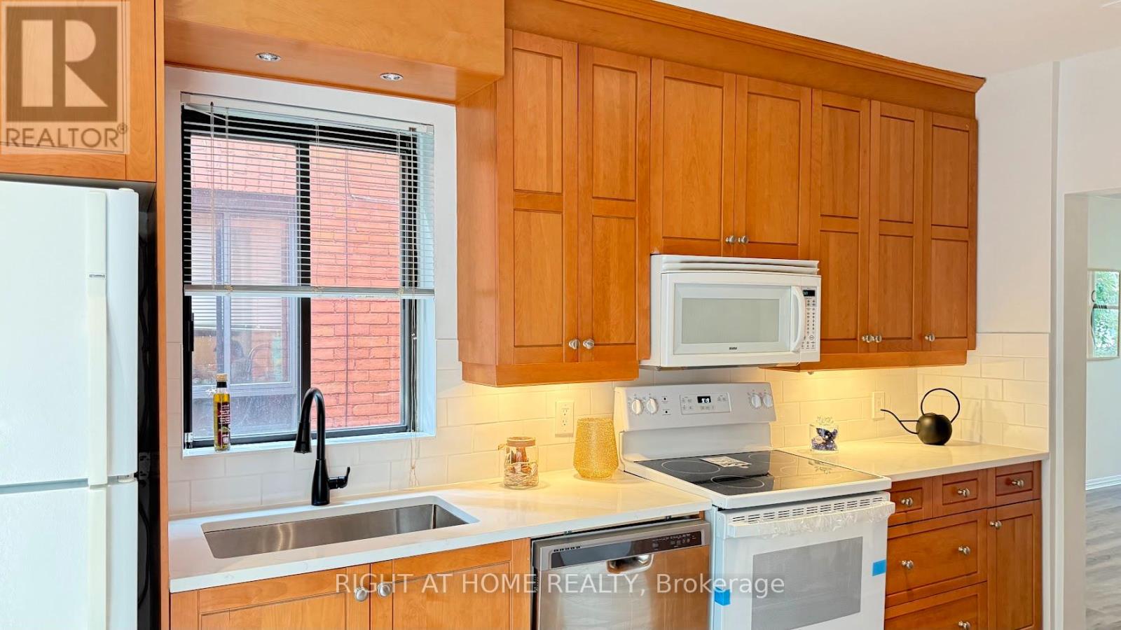 Photo 13 of 109 Sweetland Avenue, Ottawa ON
