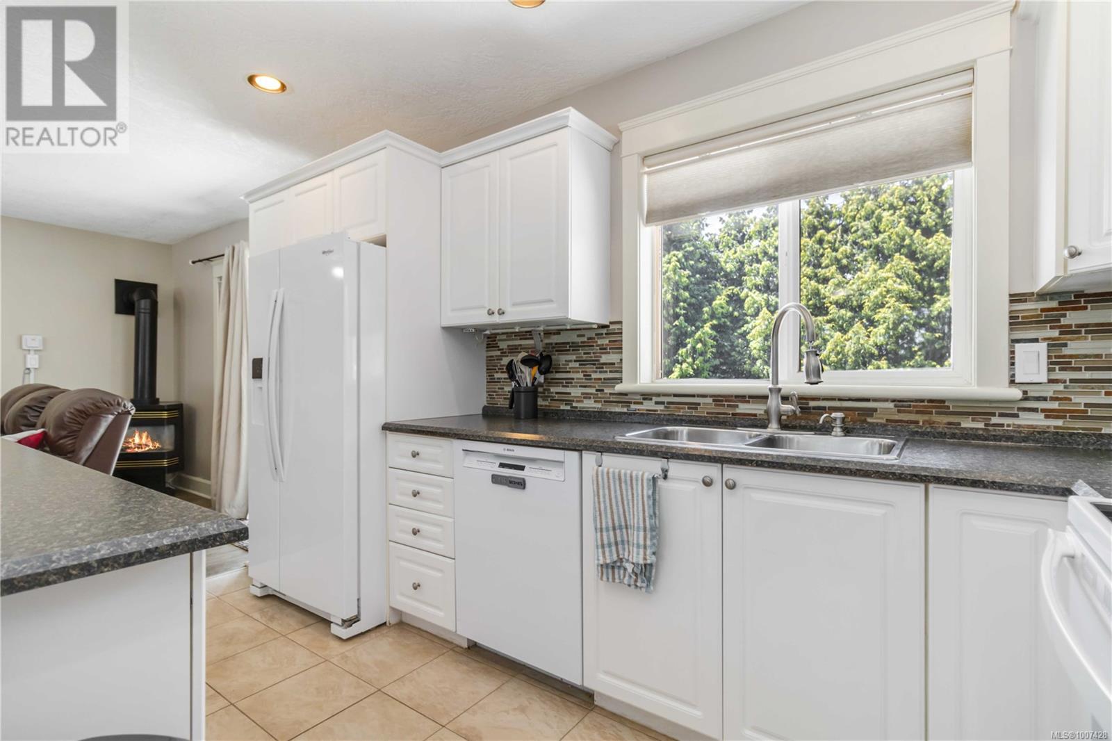 Photo 12 of 6260 Elaine Way, Central Saanich BC