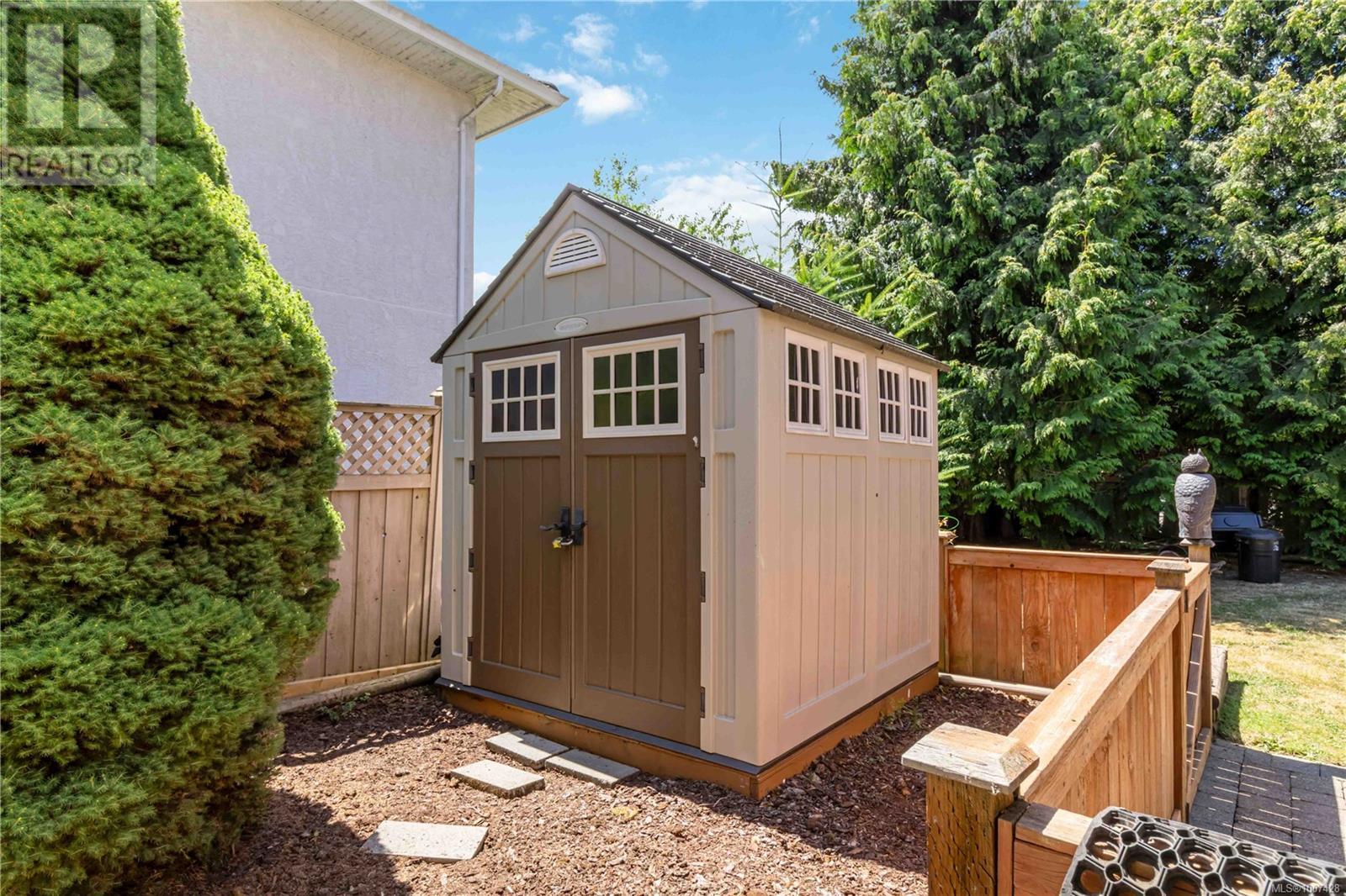 Photo 2 of 6260 Elaine Way, Central Saanich BC