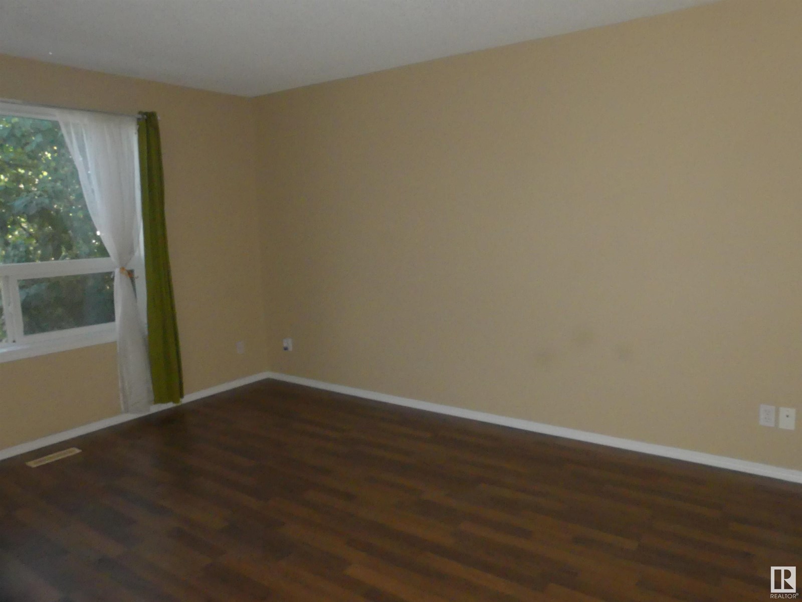 Photo 22 of 15930 139 St Nw, Edmonton AB