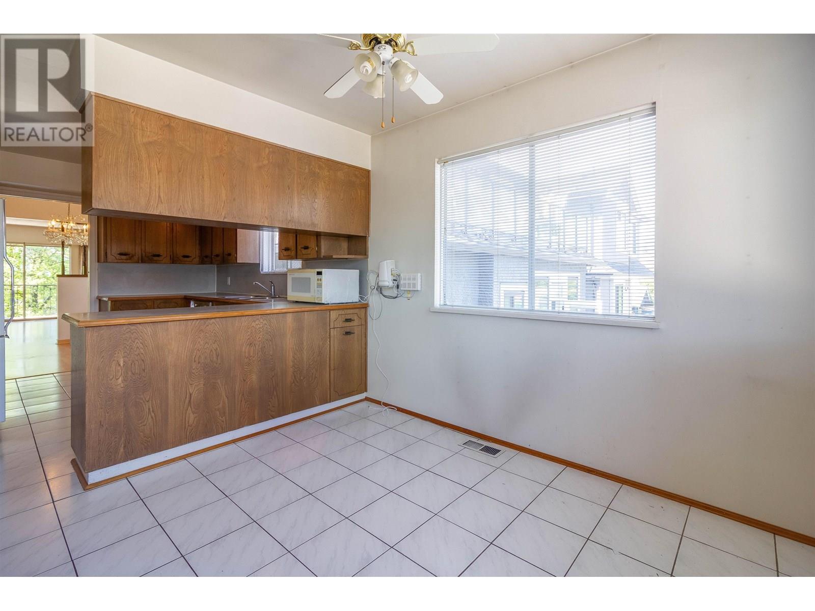 Photo 13 of 1260 Rossland Street, Vancouver BC