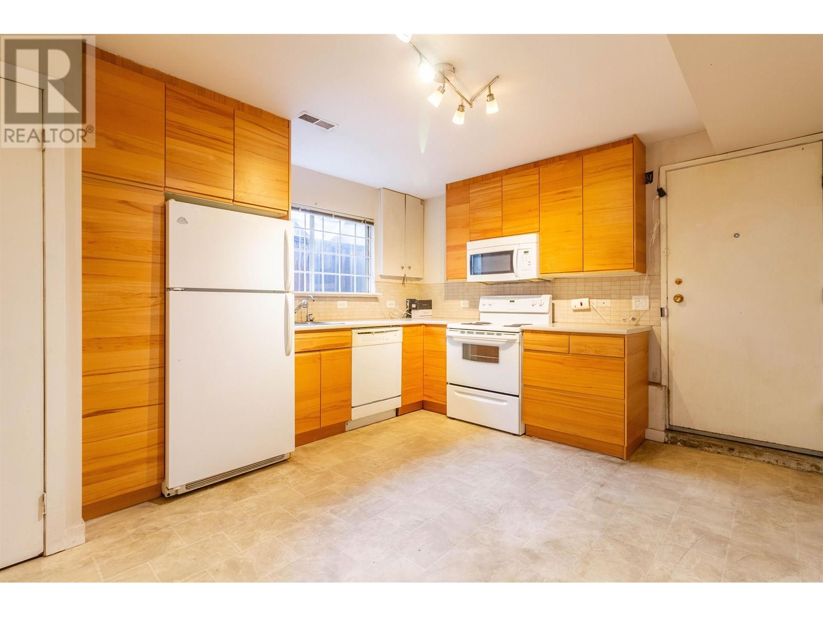 Photo 26 of 1260 Rossland Street, Vancouver BC