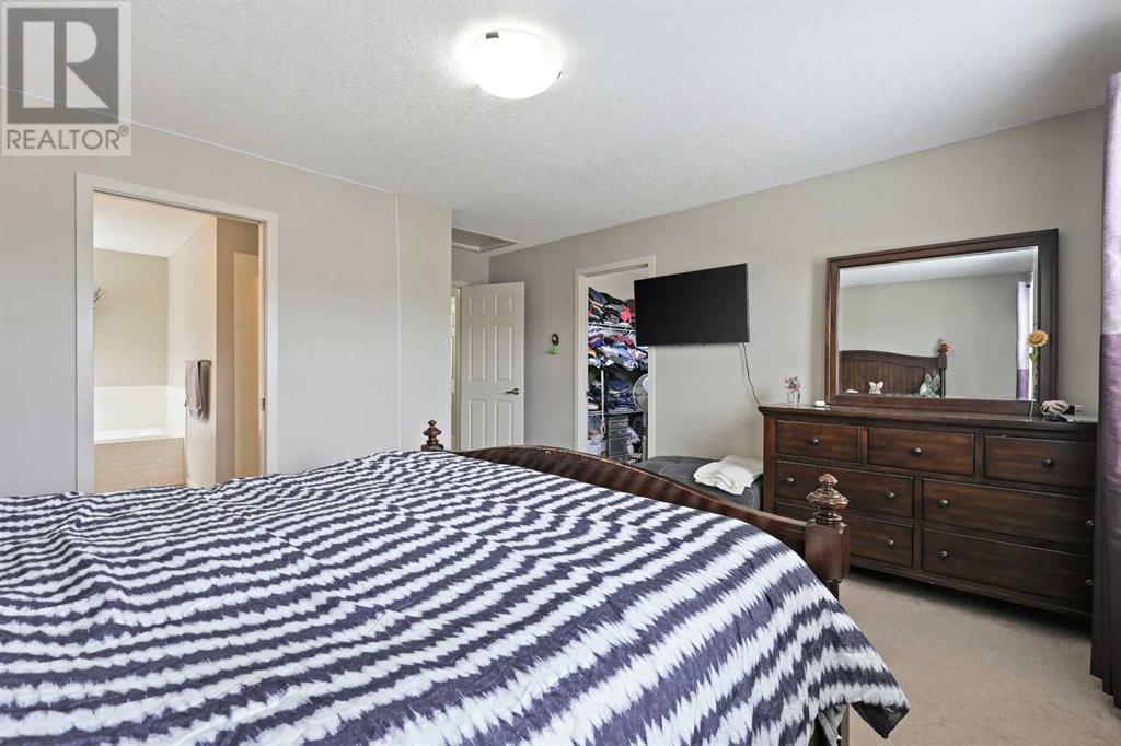 Single Family House for Sale in  Copperpond Heights SE Copperfield Calgary 