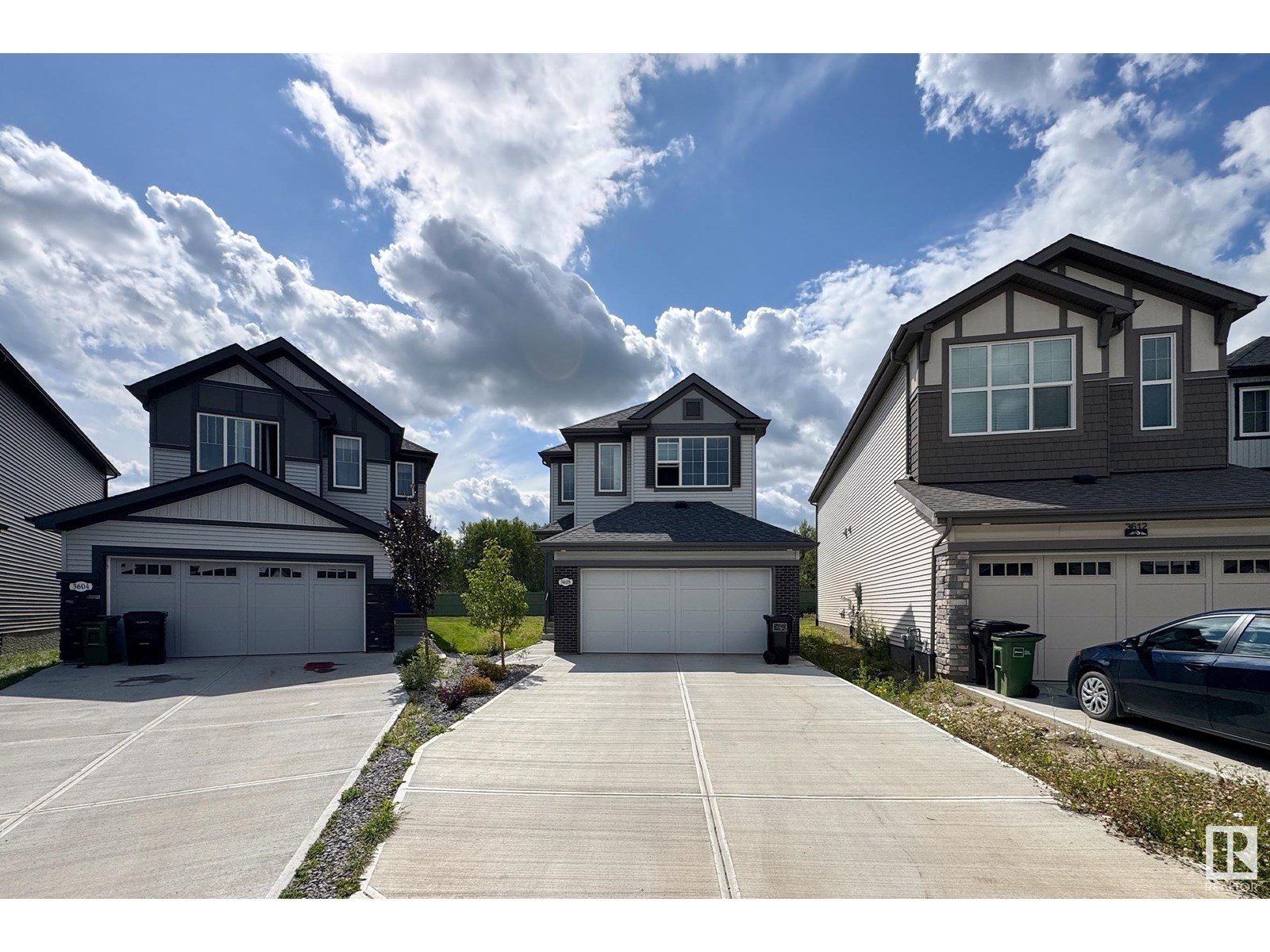 Photo 2 of 3608 214 St Nw, Edmonton AB