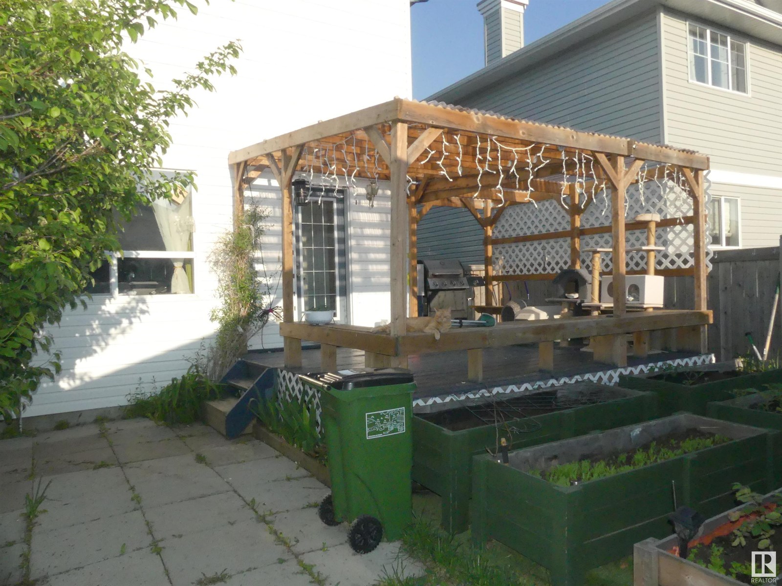 Photo 4 of 15930 139 St Nw, Edmonton AB