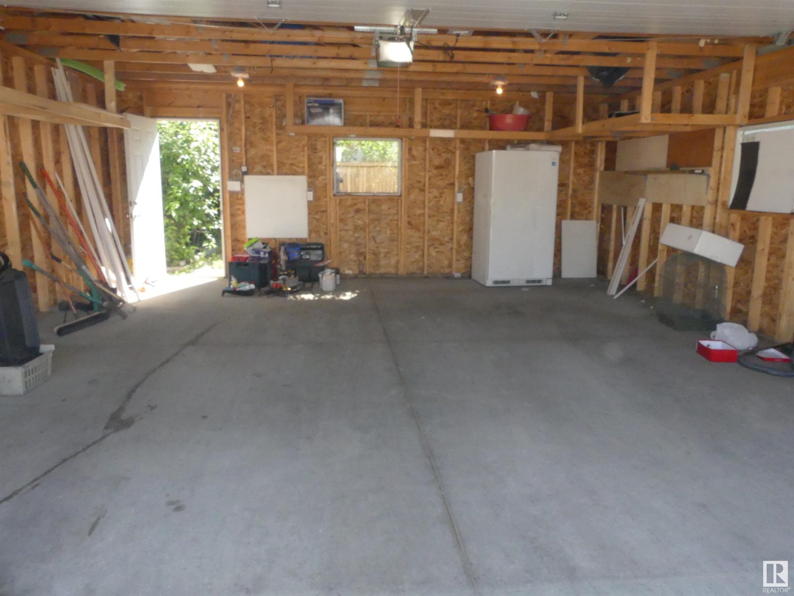 Photo 8 of 15930 139 St Nw, Edmonton AB