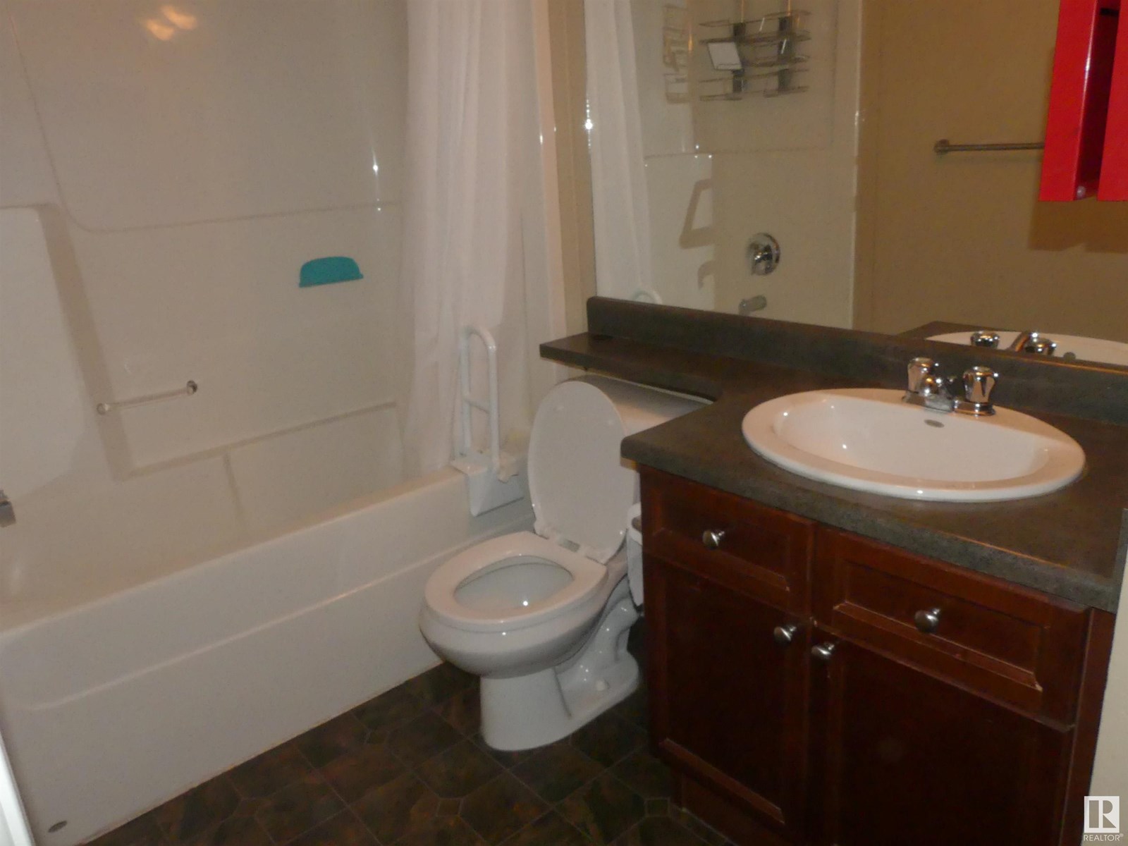 Photo 2 of 15930 139 St Nw, Edmonton AB