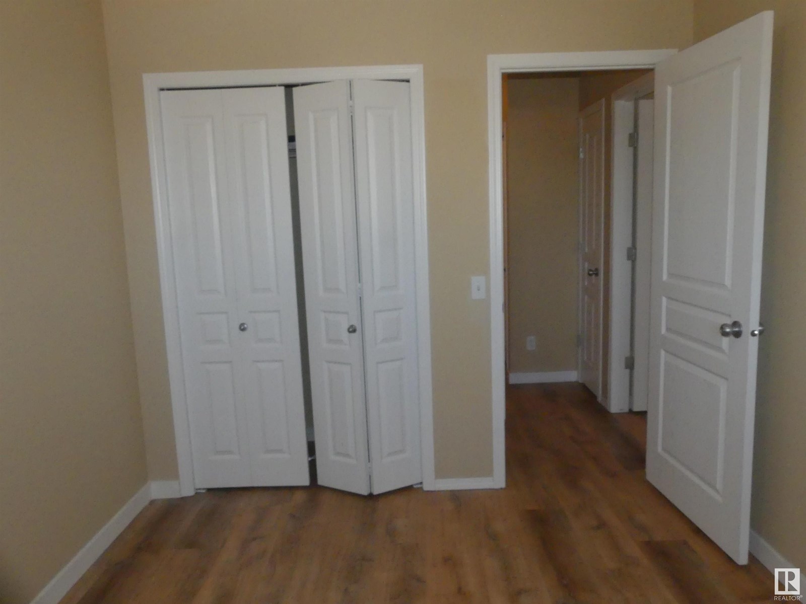 Photo 25 of 15930 139 St Nw, Edmonton AB