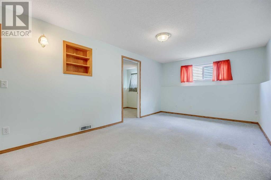 Single Family House Bi-level for Sale in  Applebrook Circle SE Applewood Park Calgary 