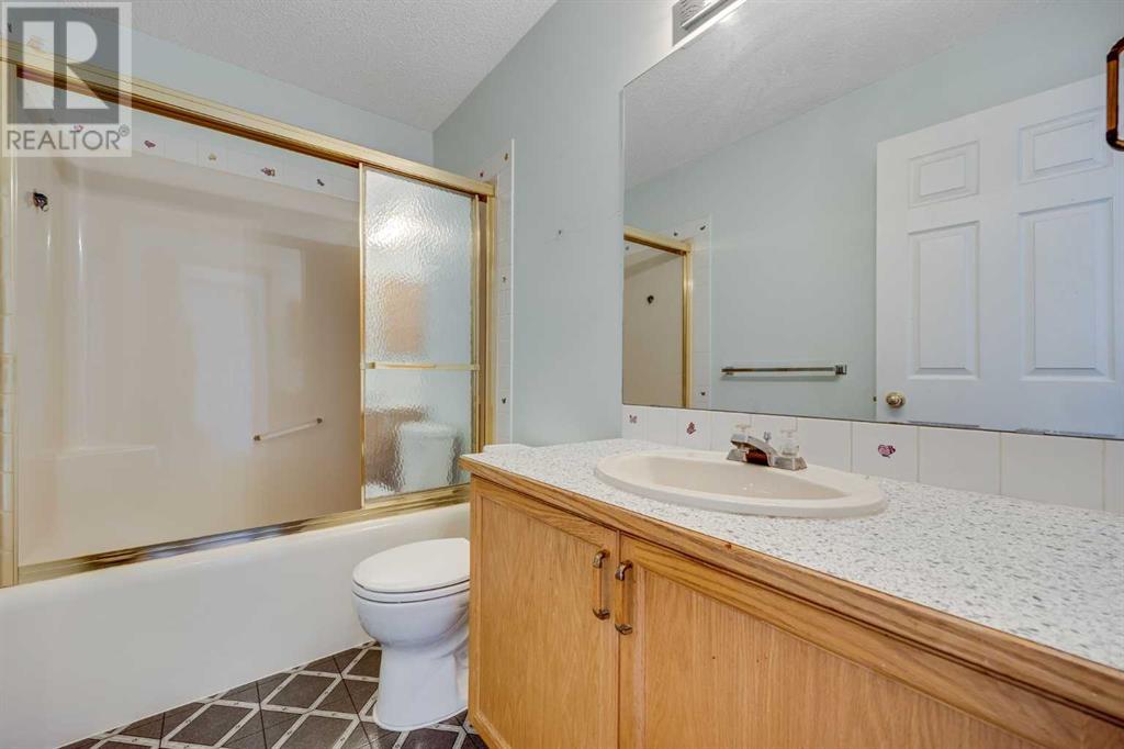 Single Family House Bi-level for Sale in  Applebrook Circle SE Applewood Park Calgary 