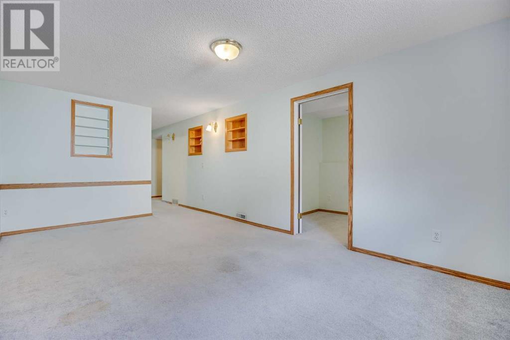 Single Family House Bi-level for Sale in  Applebrook Circle SE Applewood Park Calgary 