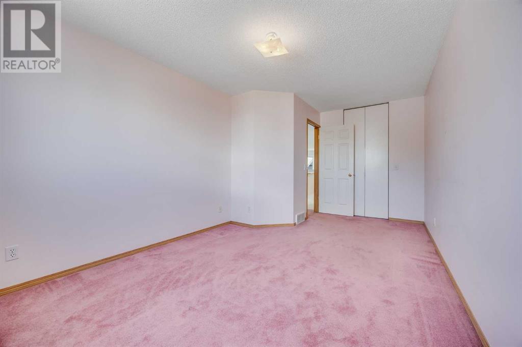 Single Family House Bi-level for Sale in  Applebrook Circle SE Applewood Park Calgary 