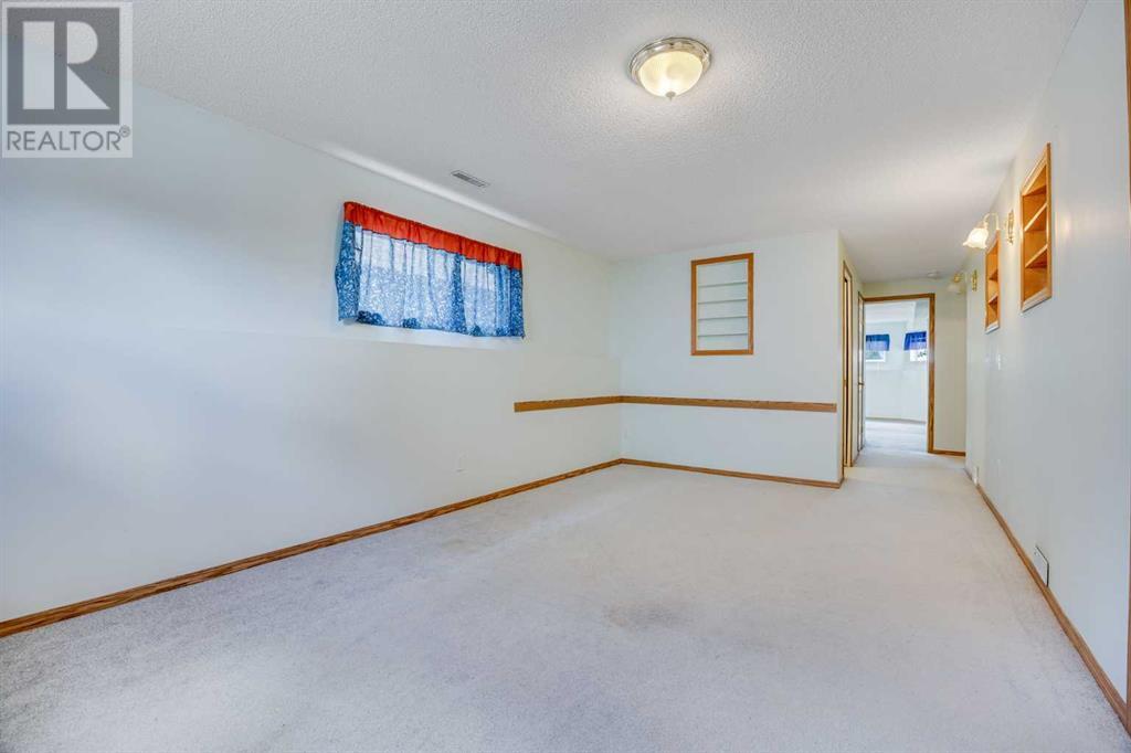 Single Family House Bi-level for Sale in  Applebrook Circle SE Applewood Park Calgary 