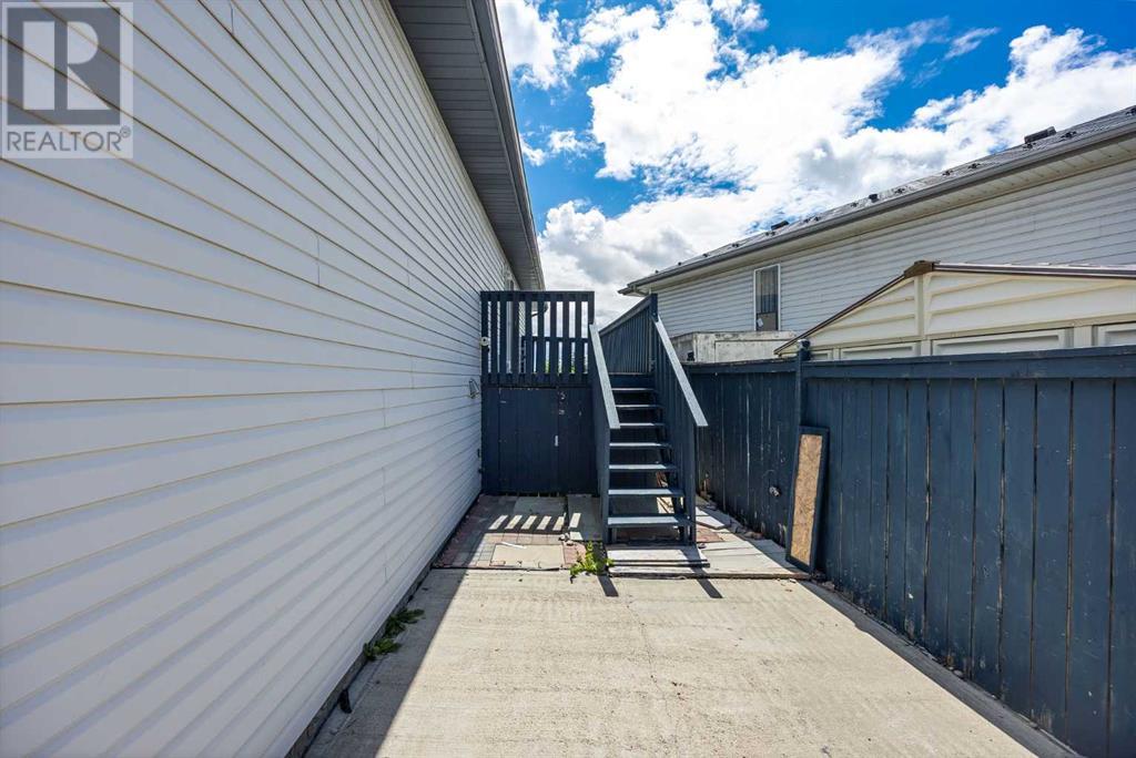 Single Family House Bi-level for Sale in  Applebrook Circle SE Applewood Park Calgary 