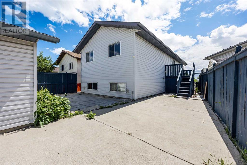 Single Family House Bi-level for Sale in  Applebrook Circle SE Applewood Park Calgary 
