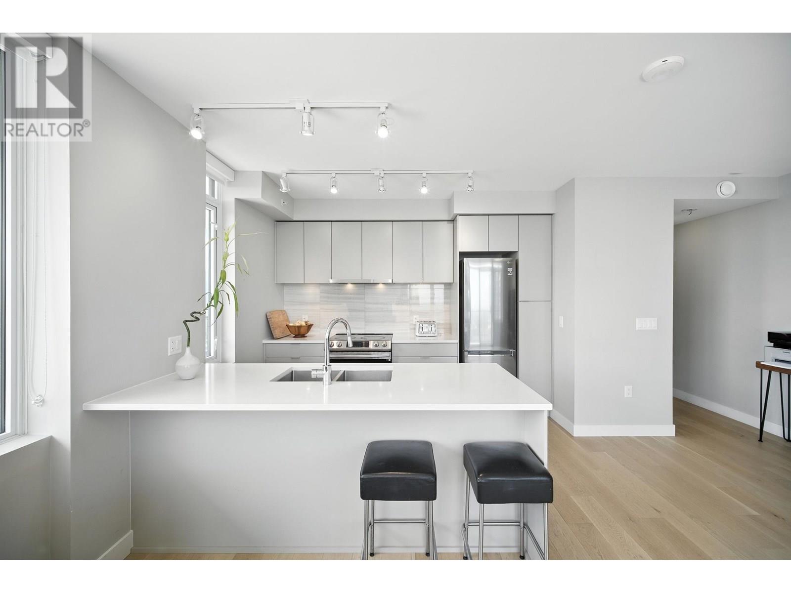 Photo 20 of 1106 8725 University Crescent, Burnaby BC