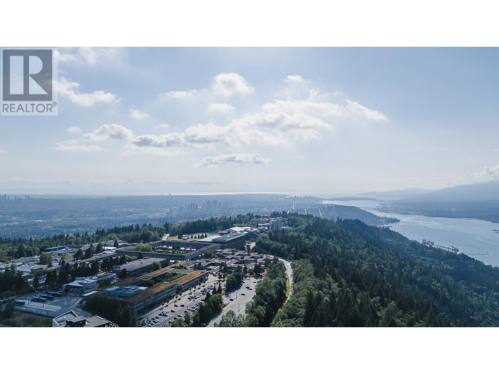 Photo 4 of 1106 8725 University Crescent, Burnaby BC