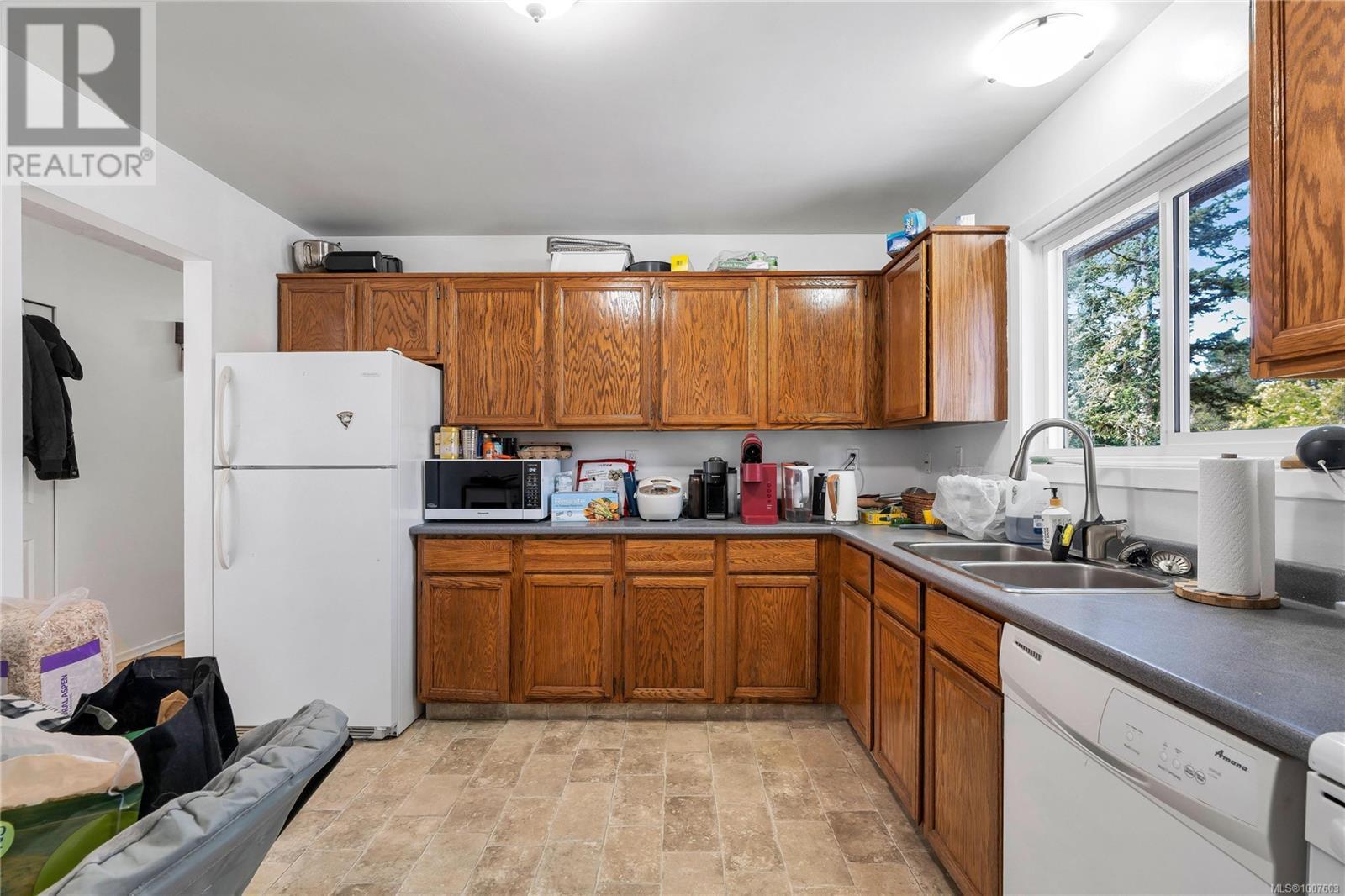 Photo 14 of 1587 Judoba Pl, Saanich BC