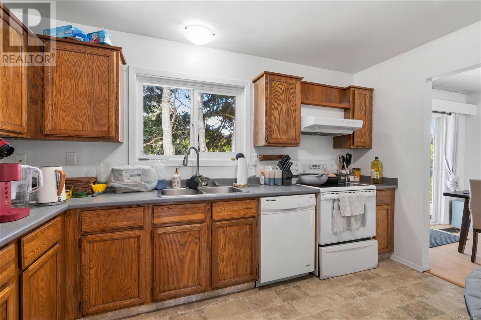 Photo 15 of 1587 Judoba Pl, Saanich BC