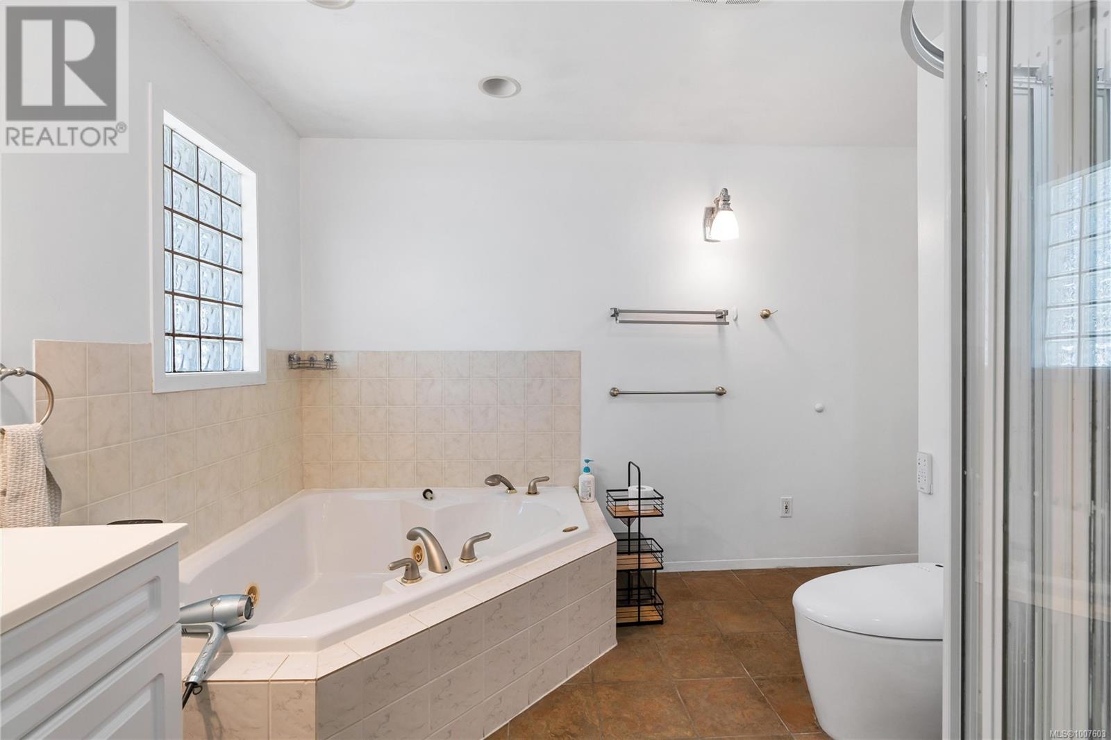 Photo 18 of 1587 Judoba Pl, Saanich BC