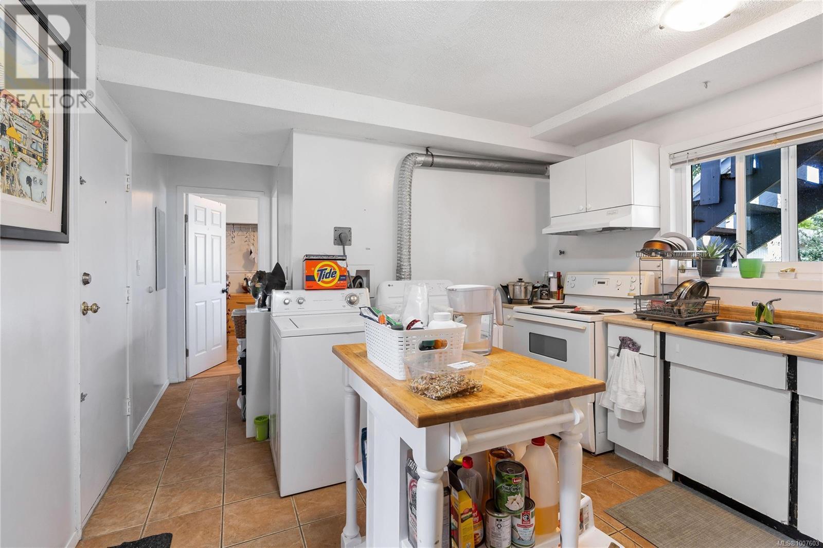 Photo 23 of 1587 Judoba Pl, Saanich BC