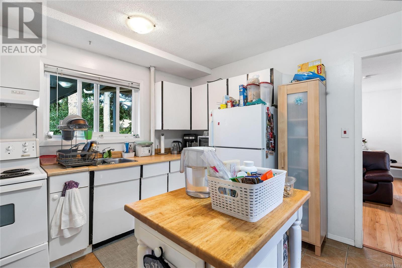 Photo 24 of 1587 Judoba Pl, Saanich BC