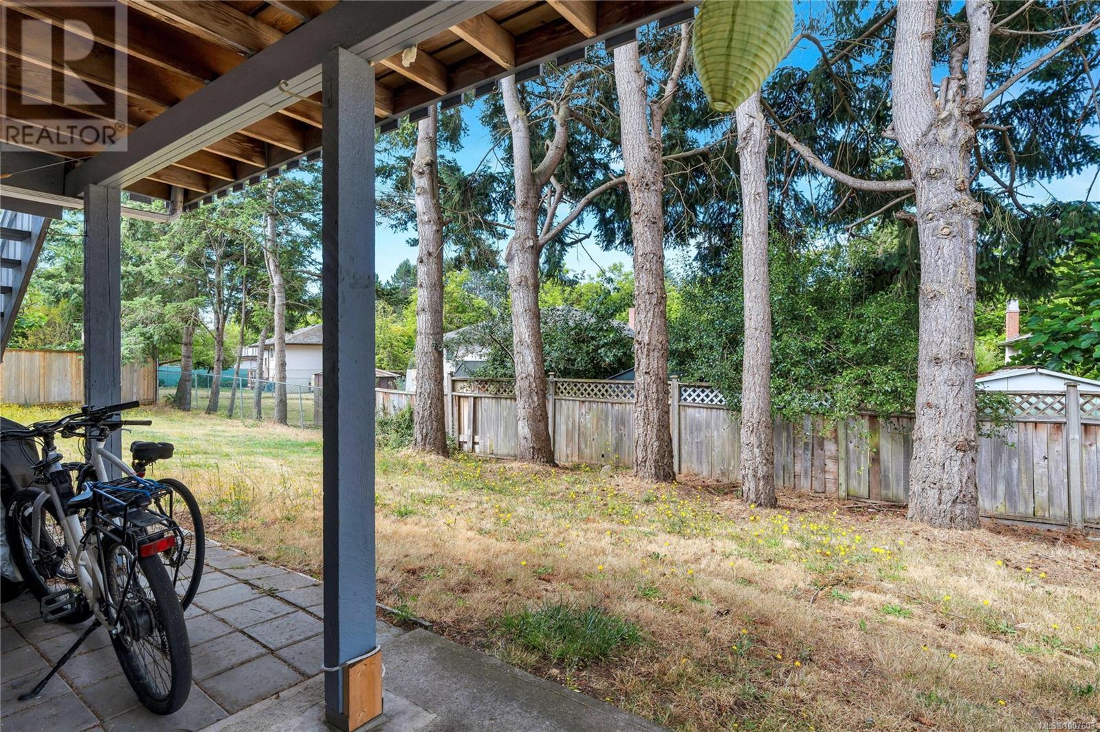 Photo 33 of 1587 Judoba Pl, Saanich BC
