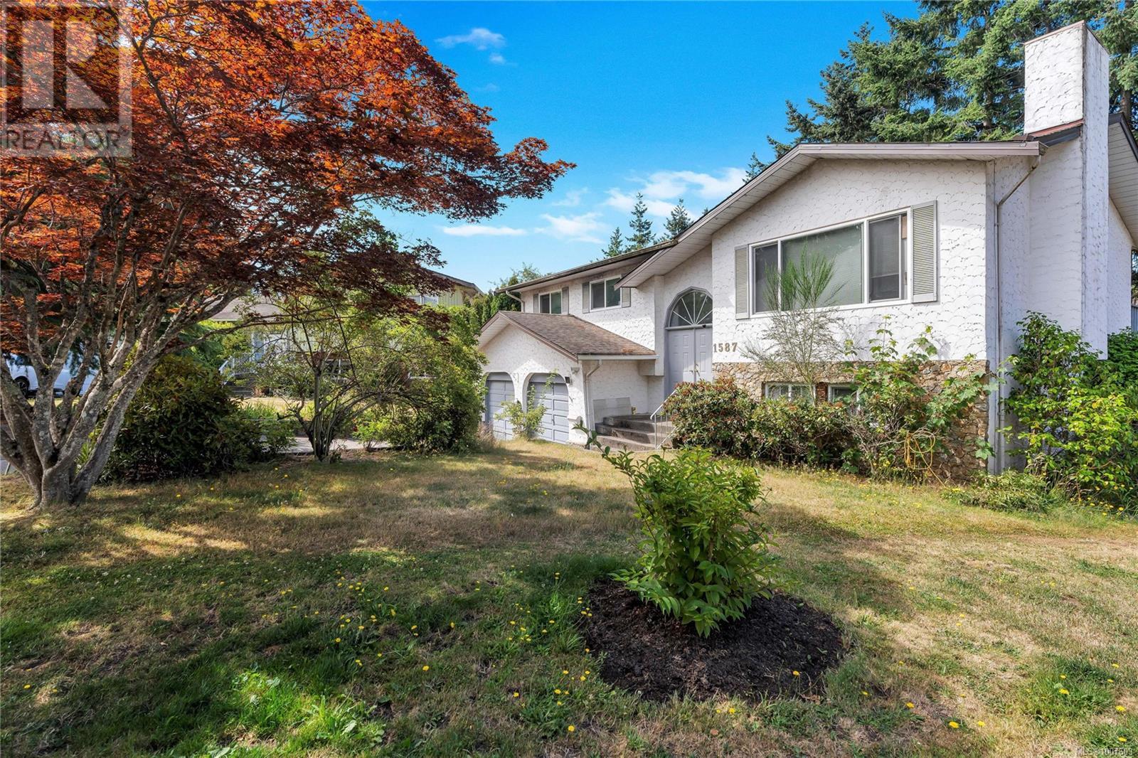 Photo 37 of 1587 Judoba Pl, Saanich BC
