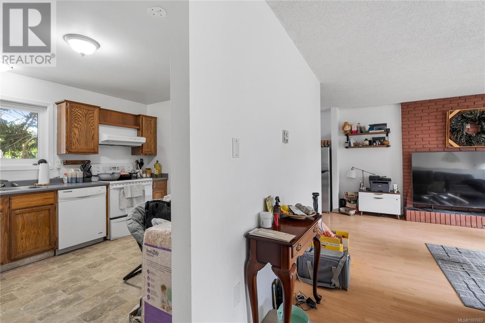 Photo 7 of 1587 Judoba Pl, Saanich BC