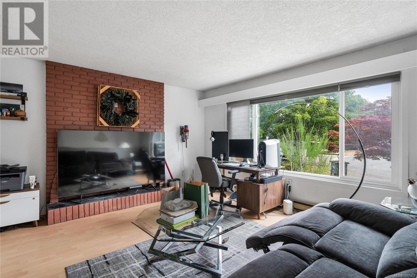 Photo 8 of 1587 Judoba Pl, Saanich BC