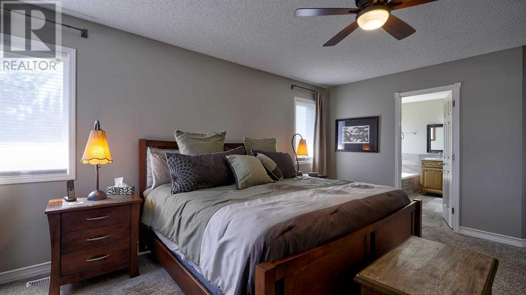Single Family House for Sale in  Douglas Ridge Place SE Douglasdale/Glen Calgary 