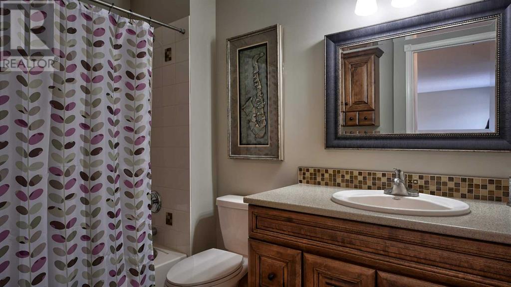 Single Family House for Sale in  Douglas Ridge Place SE Douglasdale/Glen Calgary 