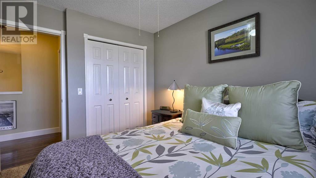 Single Family House for Sale in  Douglas Ridge Place SE Douglasdale/Glen Calgary 
