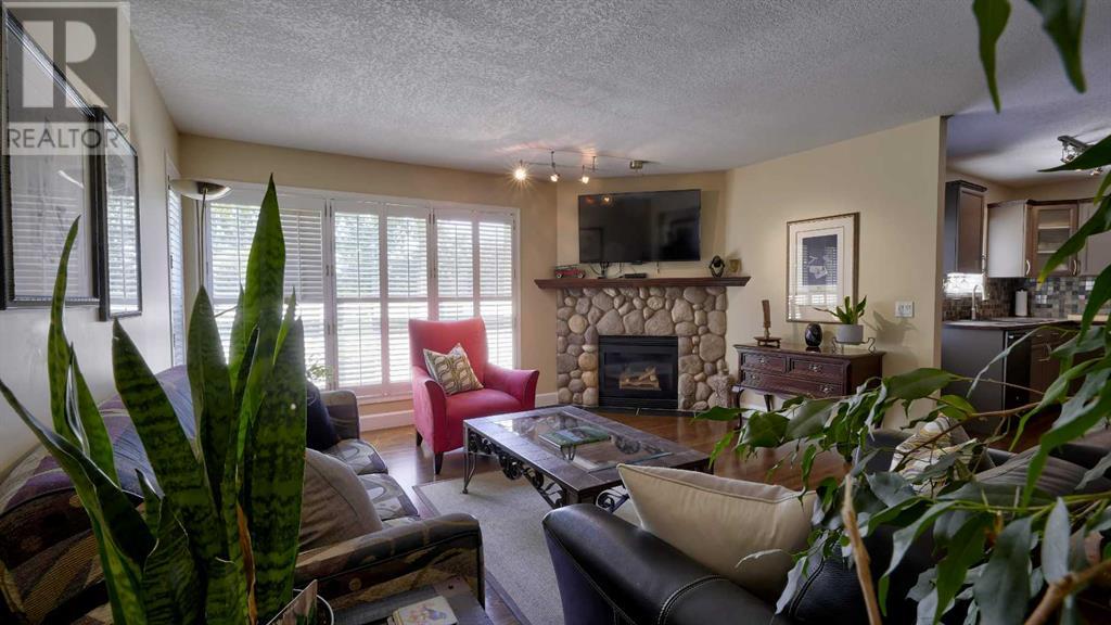 Single Family House for Sale in  Douglas Ridge Place SE Douglasdale/Glen Calgary 
