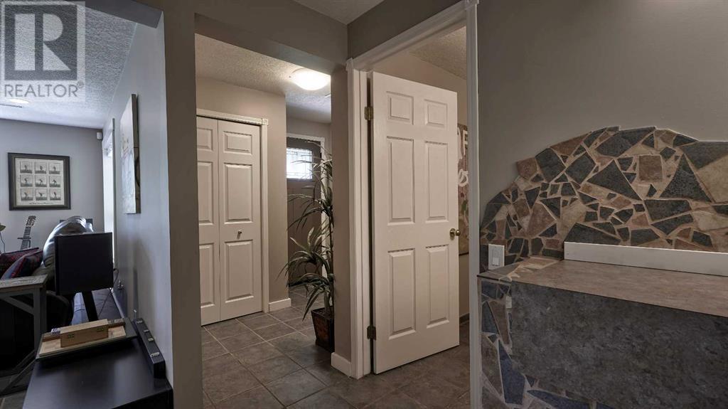 Single Family House for Sale in  Douglas Ridge Place SE Douglasdale/Glen Calgary 