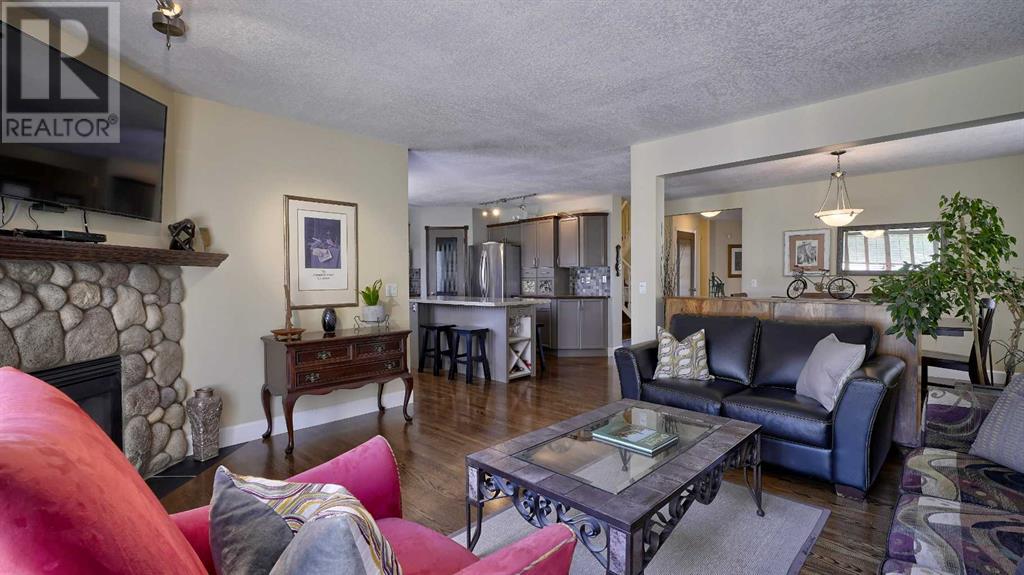 Single Family House for Sale in  Douglas Ridge Place SE Douglasdale/Glen Calgary 