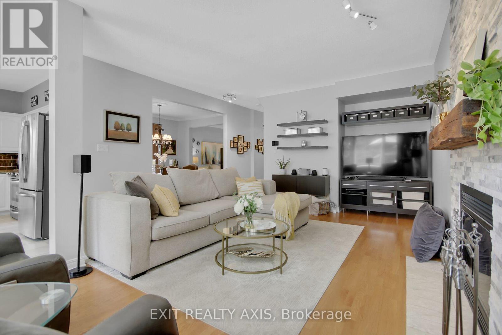 Photo 17 of 155 Longshire Circle, Ottawa ON