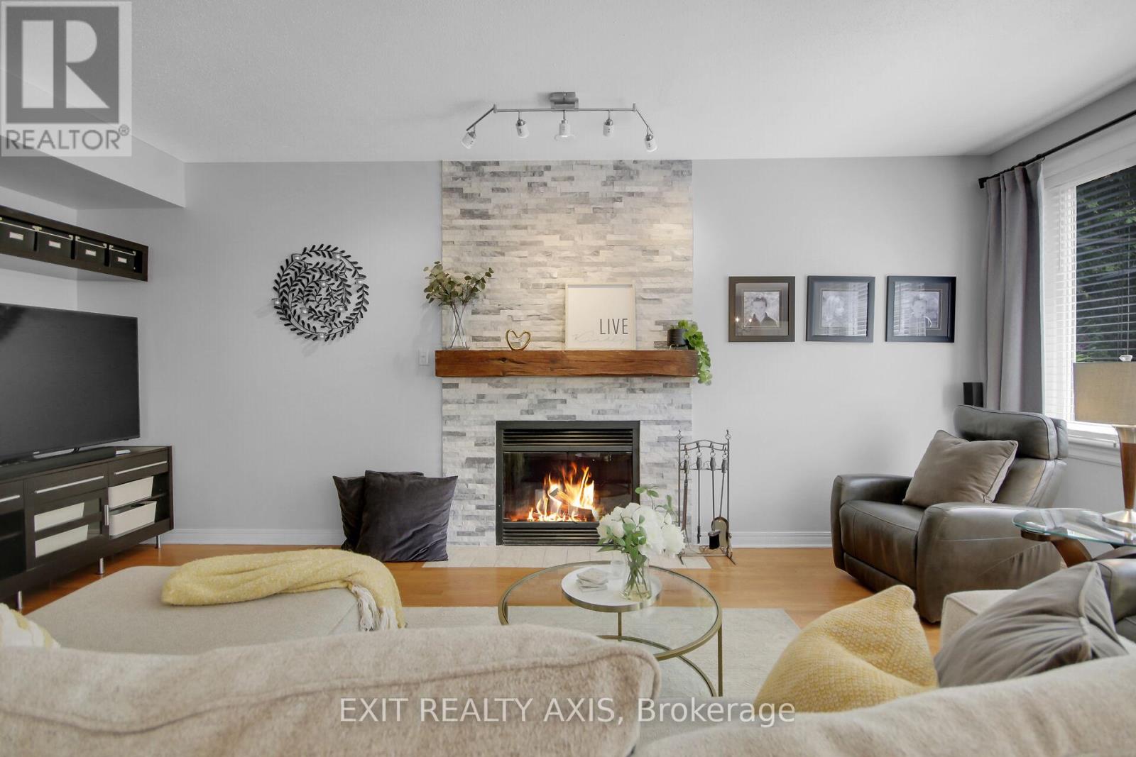 Photo 18 of 155 Longshire Circle, Ottawa ON