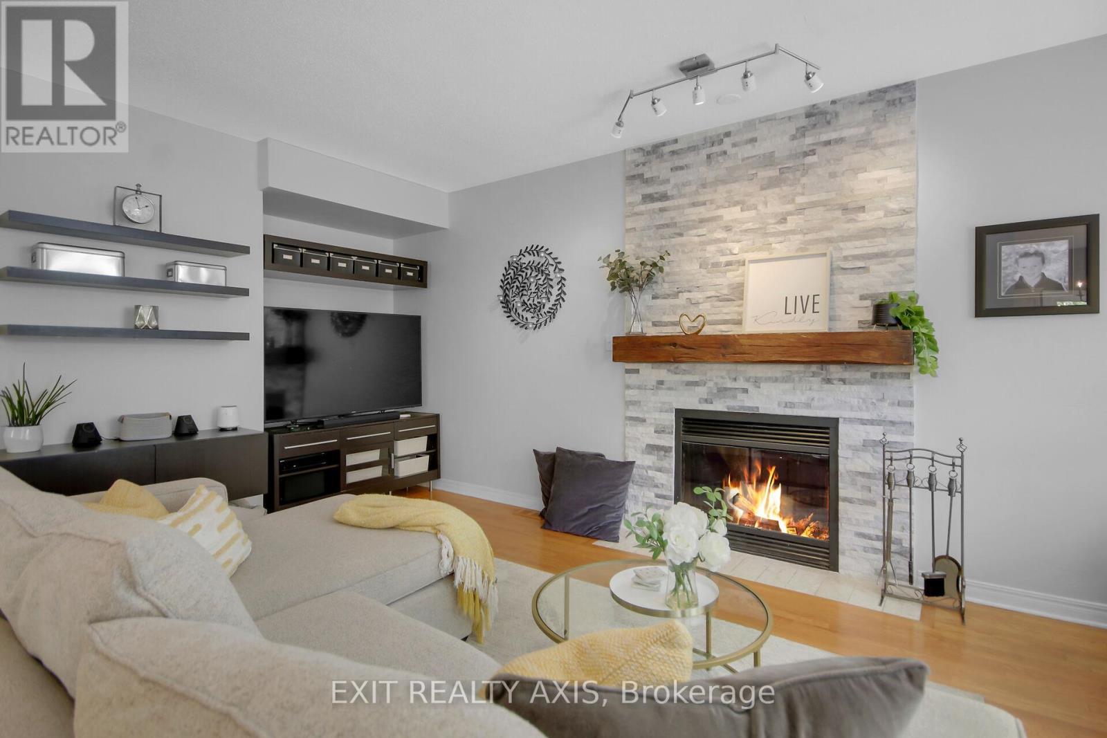 Photo 19 of 155 Longshire Circle, Ottawa ON