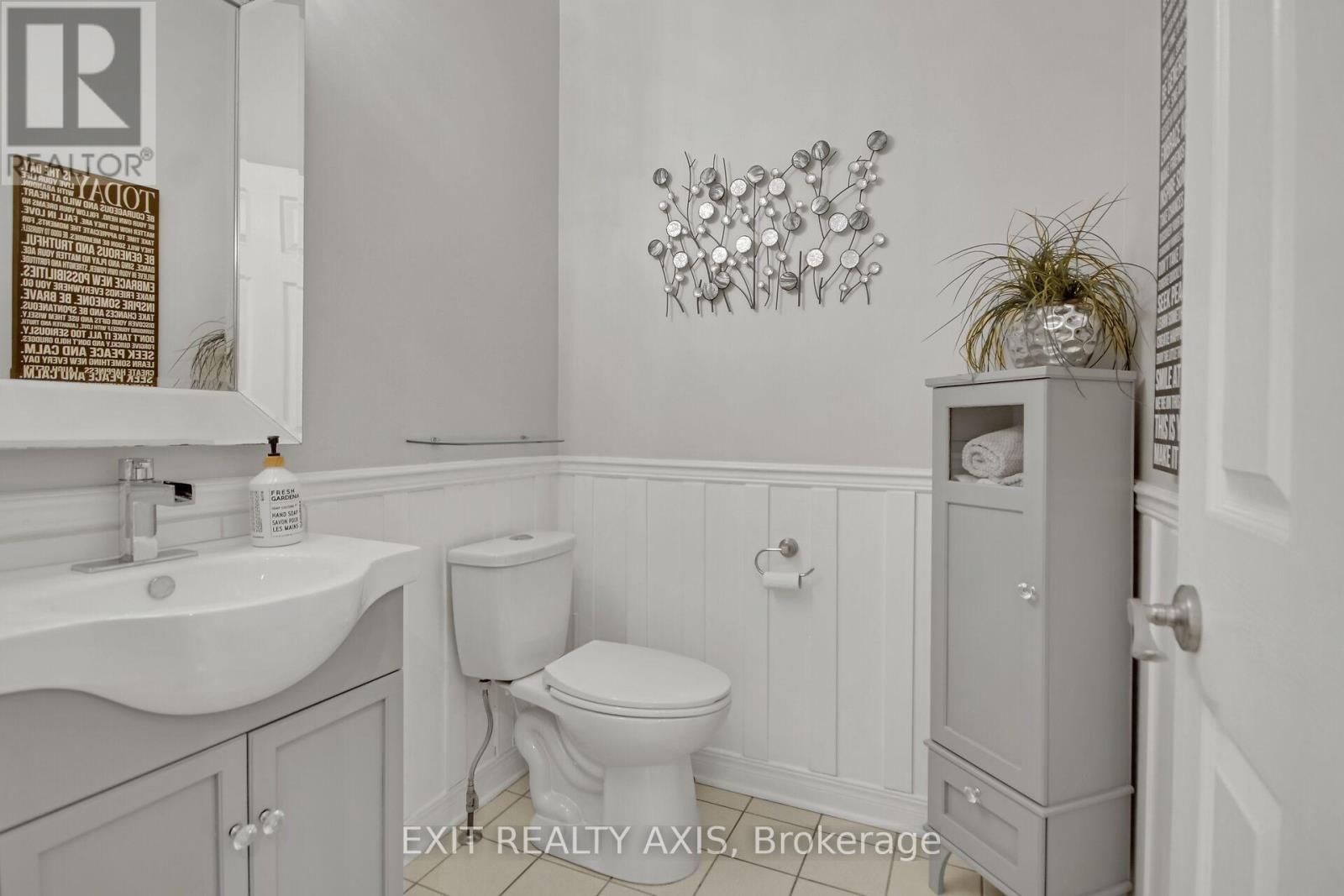 Photo 20 of 155 Longshire Circle, Ottawa ON