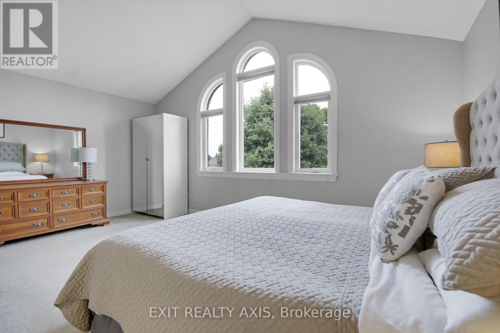 Photo 23 of 155 Longshire Circle, Ottawa ON